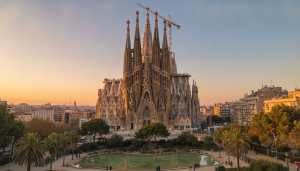 découvrez pourquoi barcelone reste l'une des meilleures destinations pour voyager en europe, grâce à son patrimoine unique, son climat agréable et son ambiance vibrante.